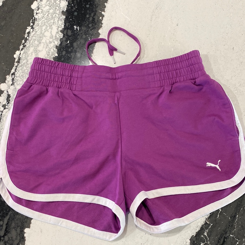 Super cute Puma Jogging/Lounging shorts L